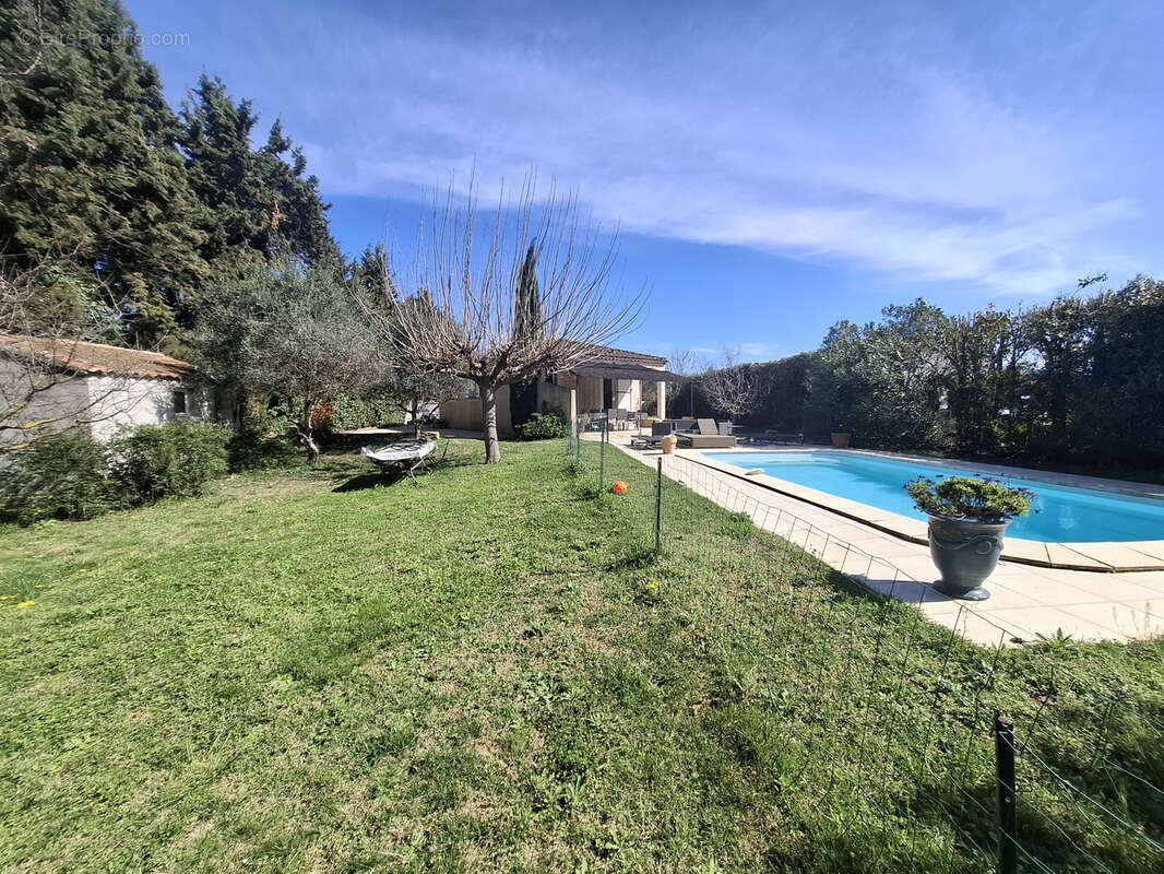 Maison à FONTVIEILLE