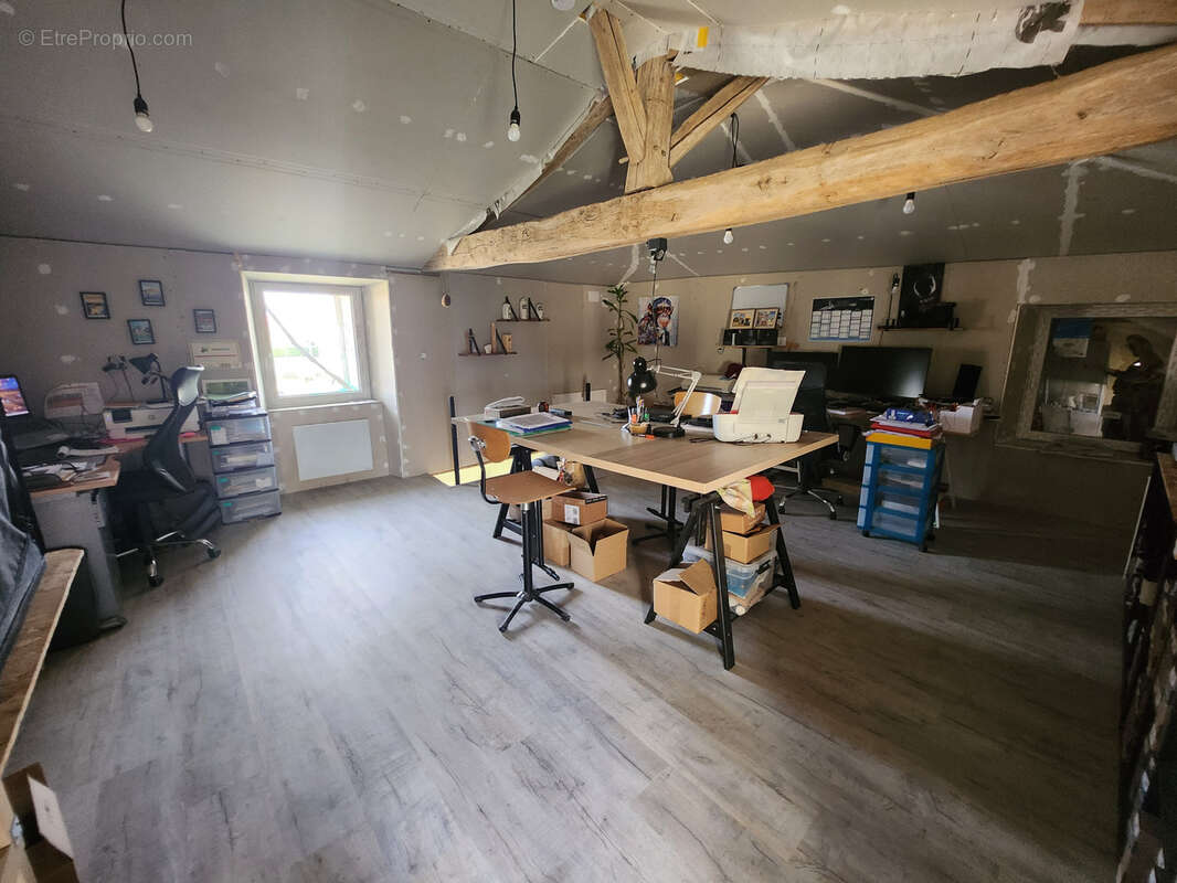 Maison en pierre avec dépendances et fort potentiel - photo 14