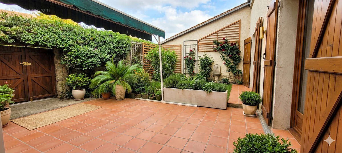 Maison de maître - 8 pièces - 245 m² - Extérieur intime - Studio indépendant - Lézignan-Corbières - photo 3
