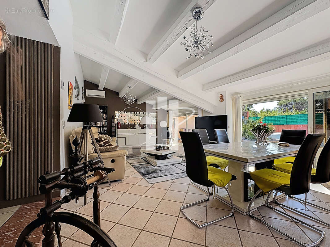 Maison à LE MUY