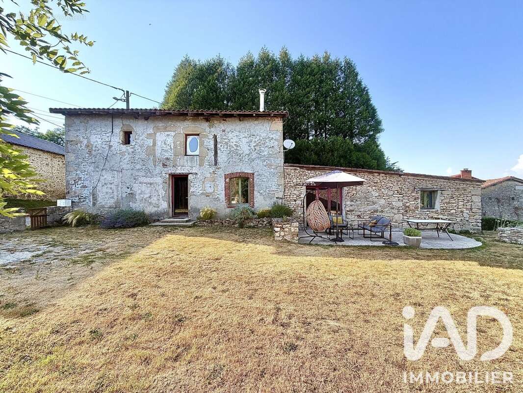 Photo 2 - Maison à SAINT-LEONARD-DE-NOBLAT