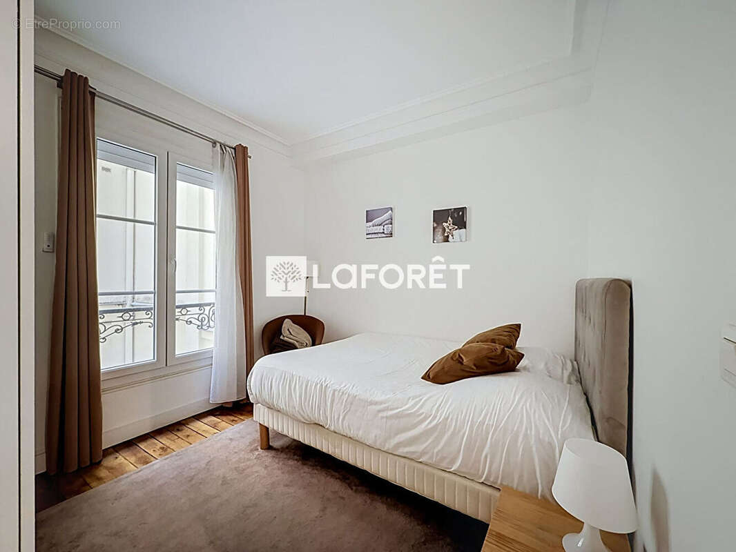 Appartement Paris 2 pièces - 42 m2 - VICTOR HUGO - photo 5