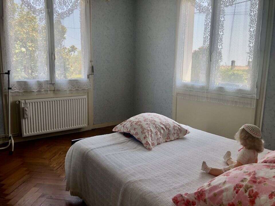 MAISON T4 PAUILLAC JARDIN CALME PROXIMITE COMMERCES ET