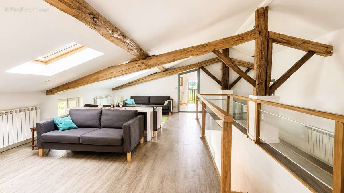 Maison de caractère du XVIIIe siècle rénovée  402 m² habitables  9 chambres  Terrain de 2 215 m²  Urt - photo 17