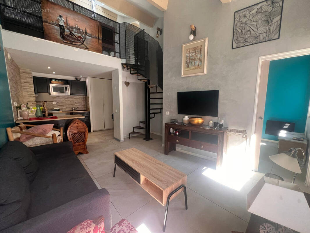 Appartement à MARSEILLE-1E