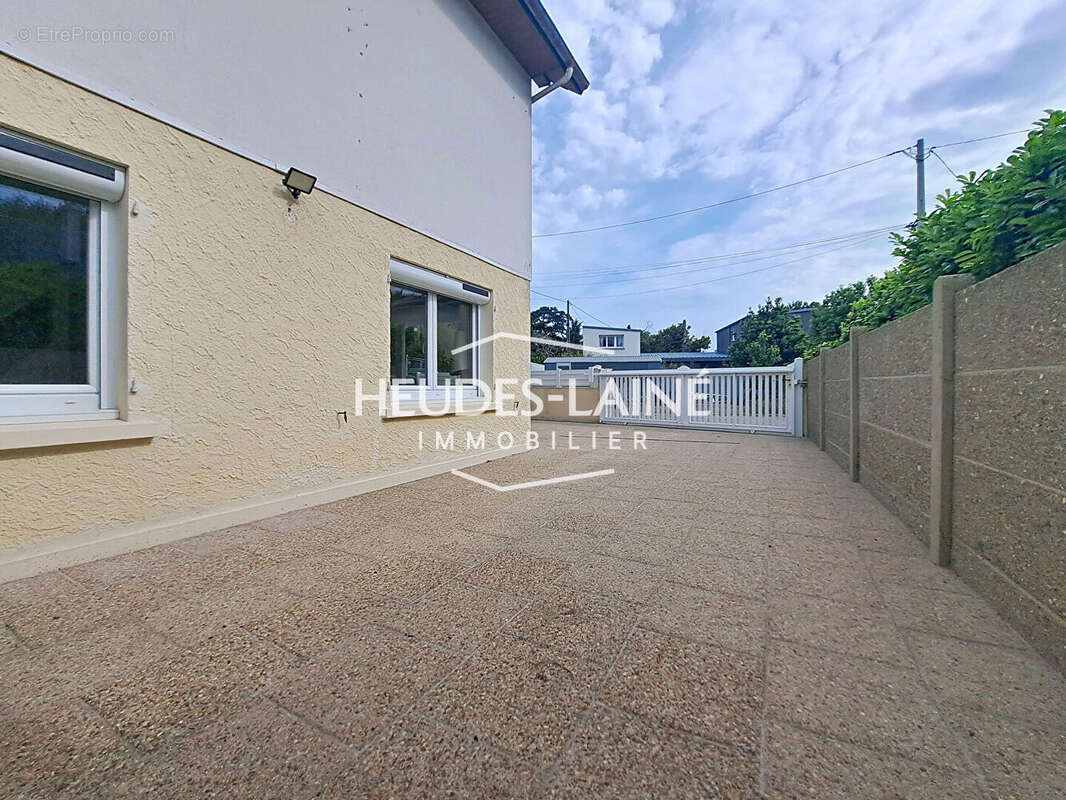 Appartement- rez-de-cour - à vendre - JULLOUVILLE - 50610 - photo 9