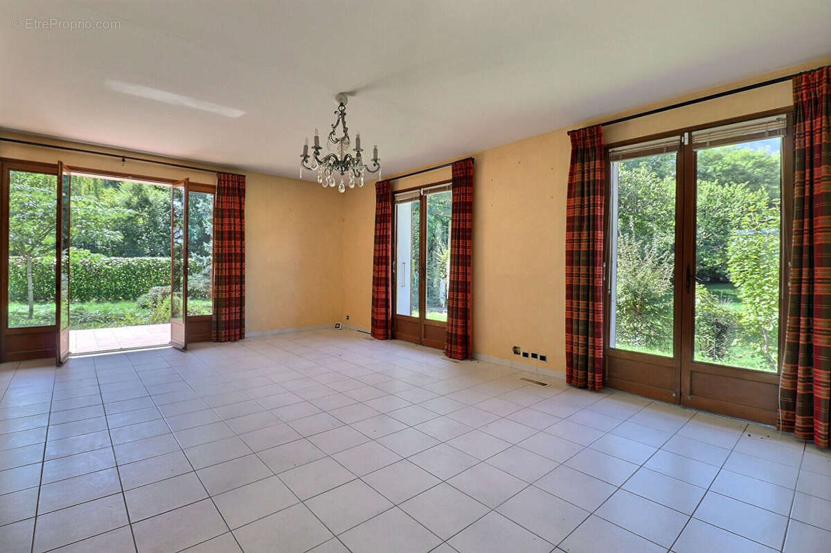 Maison à CHAPAREILLAN