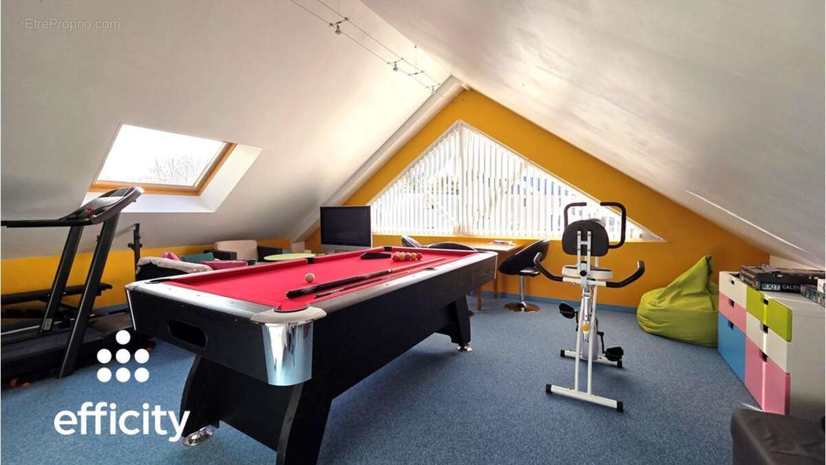 Maison à MONTREUIL-LE-GAST