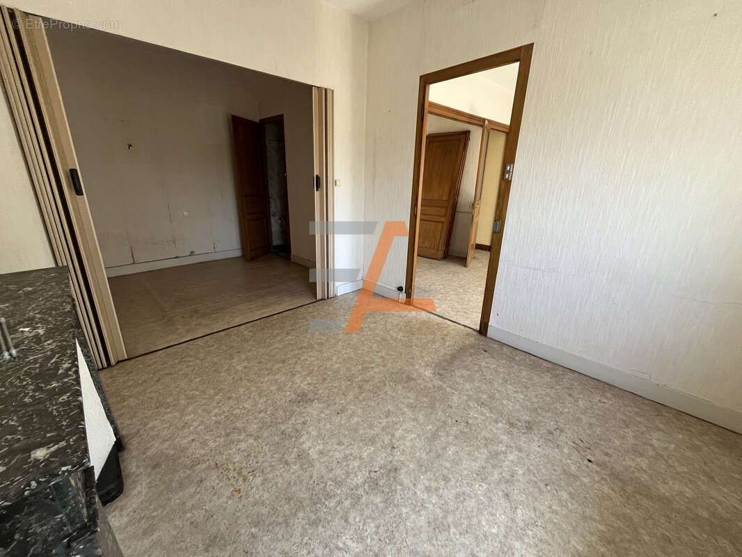Maison avec extérieur à rénover entièrement - photo 8