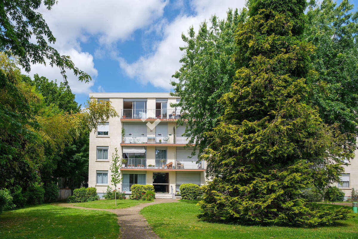 Appartement à LES PAVILLONS-SOUS-BOIS