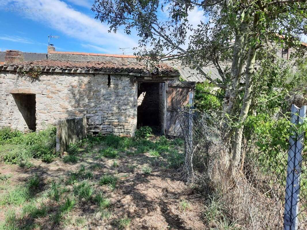 Maison à SAINT-ETIENNE-DE-MONTLUC