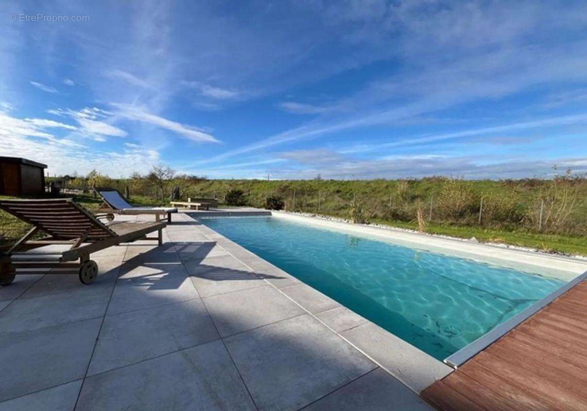 Maison à AMBARES-ET-LAGRAVE