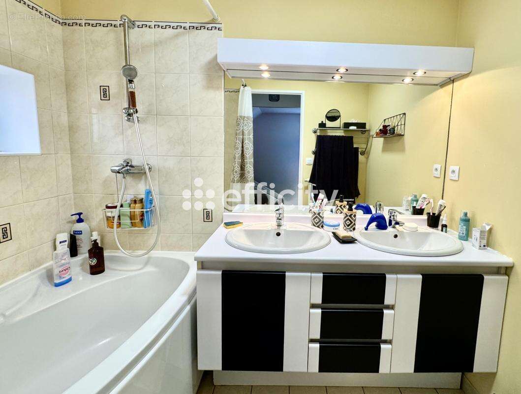 Maison à MAGNY-LE-HONGRE