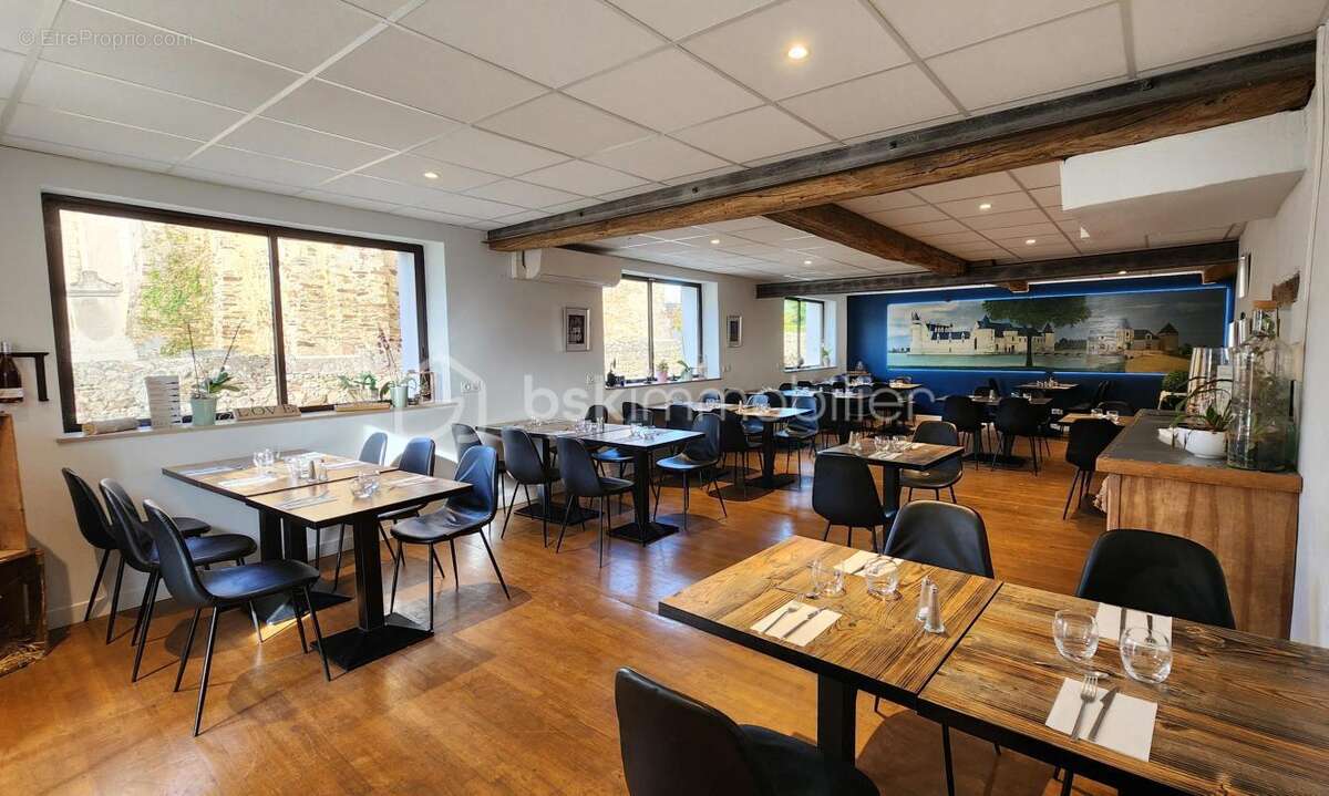 Commerce à SOULAIRE-ET-BOURG