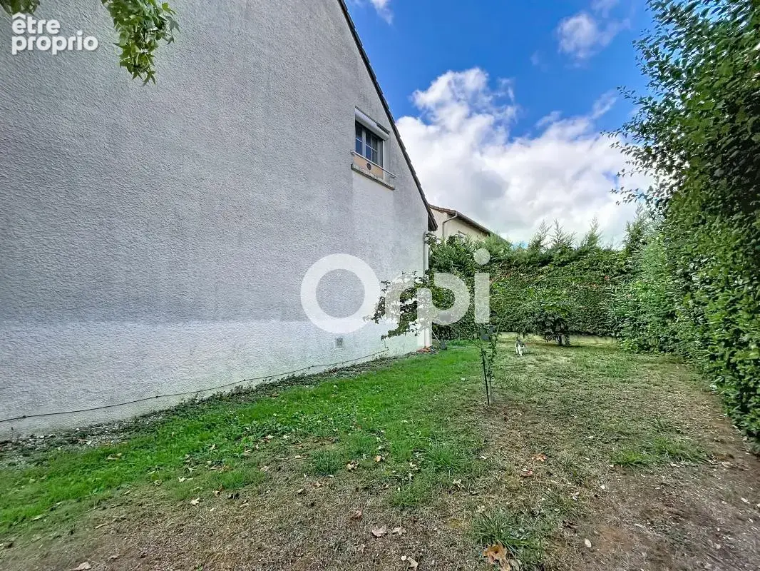 Maison À Vendre à Saint Pantaléon de Larche ! - photo 12