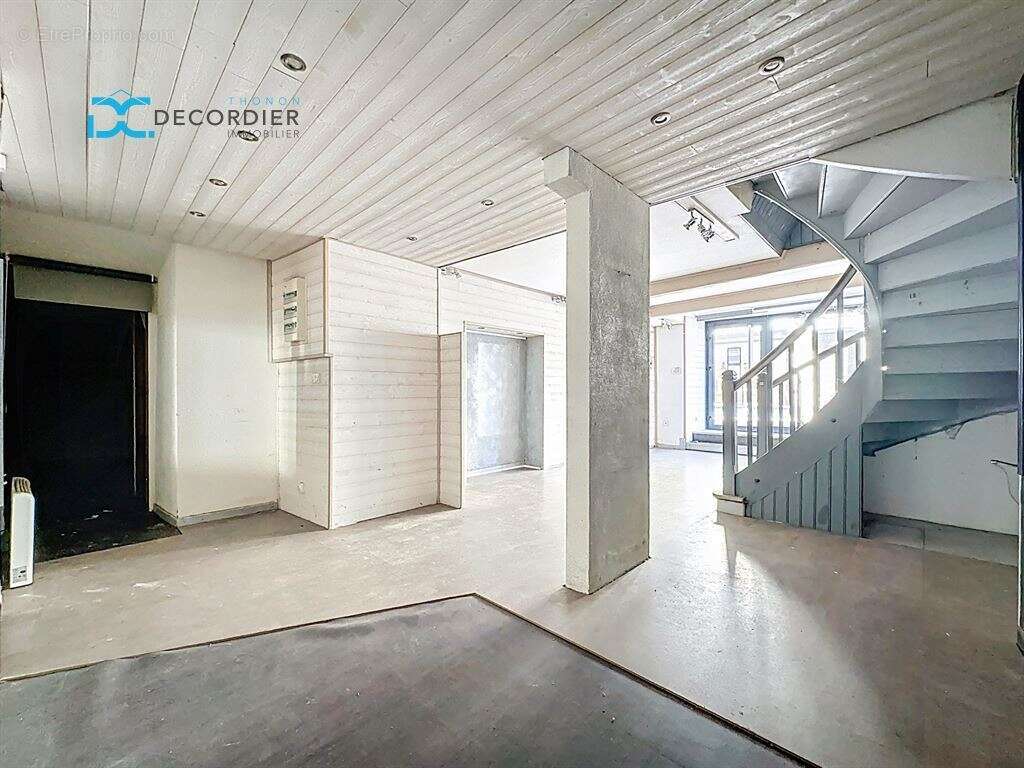 Commerce à EVIAN-LES-BAINS