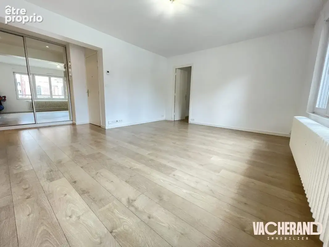 Appartement 4 pièces 74 m² à vendre à Lille (59000) - photo 2