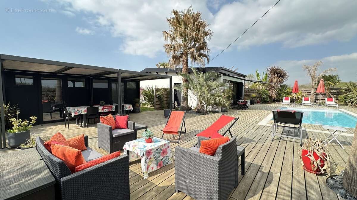 Propriété de caractère rénovée  312 m²  5 chambres  Piscine  À moins de 10 km de Capbreton - photo 4