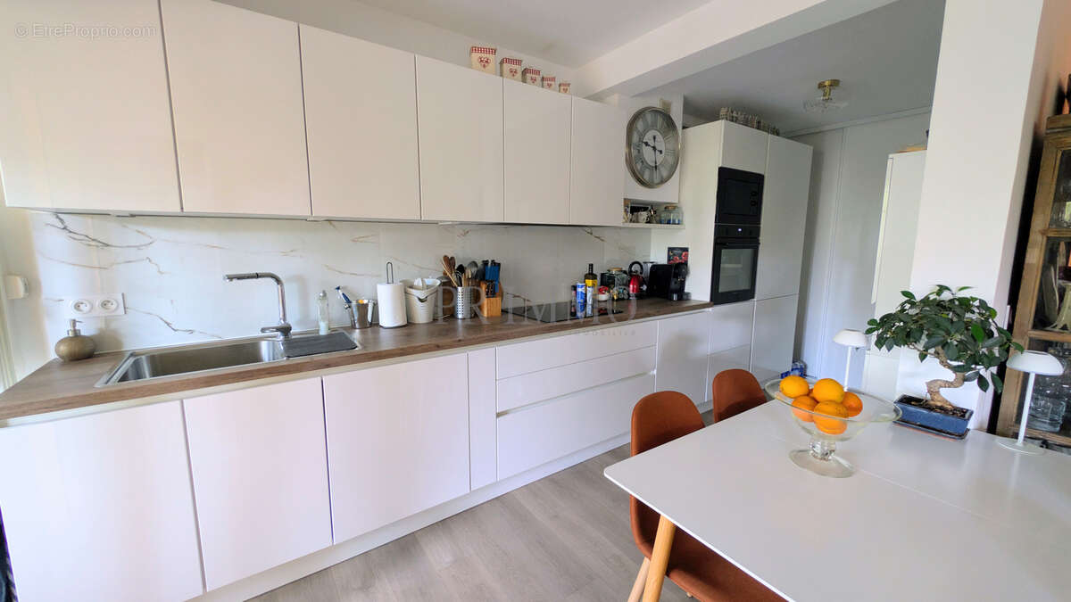 Superbe Appartement 2 pièces entièrement rénové au coeur du très recherché quartier de BOULOURIS - photo 5