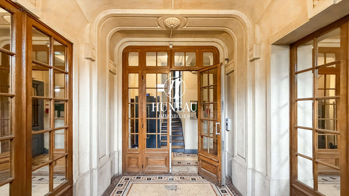 Appartement à PARIS-17E