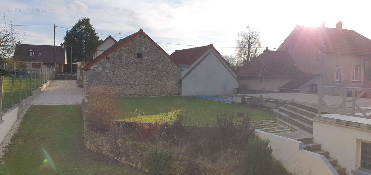 Maison à COULONGES-COHAN