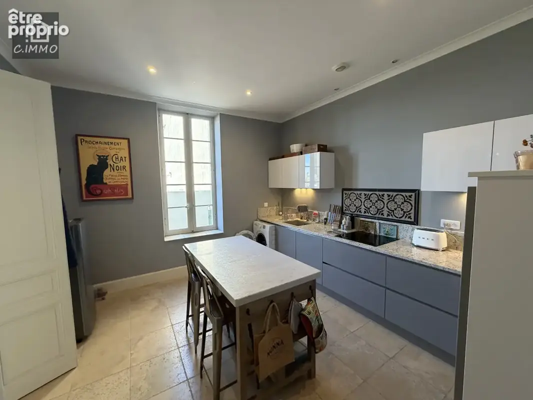 Grande maison vigneronne de 215 m2 de type 6 avec piscine, terrasse, patio et garage de 121 m2. - photo 7