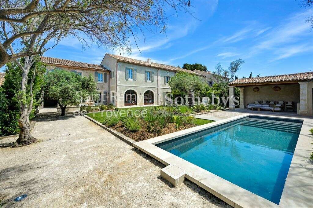 Mas de village entièrement rénové au coeur de Maussane les Alpilles - photo 3