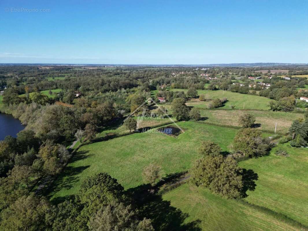 Maison à SAINT-BONNET-TRONCAIS