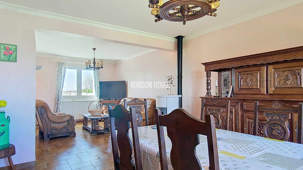 Maison à LA ROCHE-DERRIEN