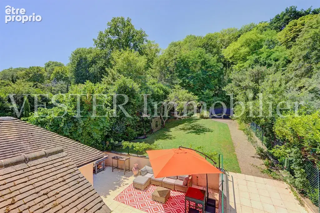 Sur un terrain de 3  000m², très agréable maison familiale d’environ 175m² - photo 2