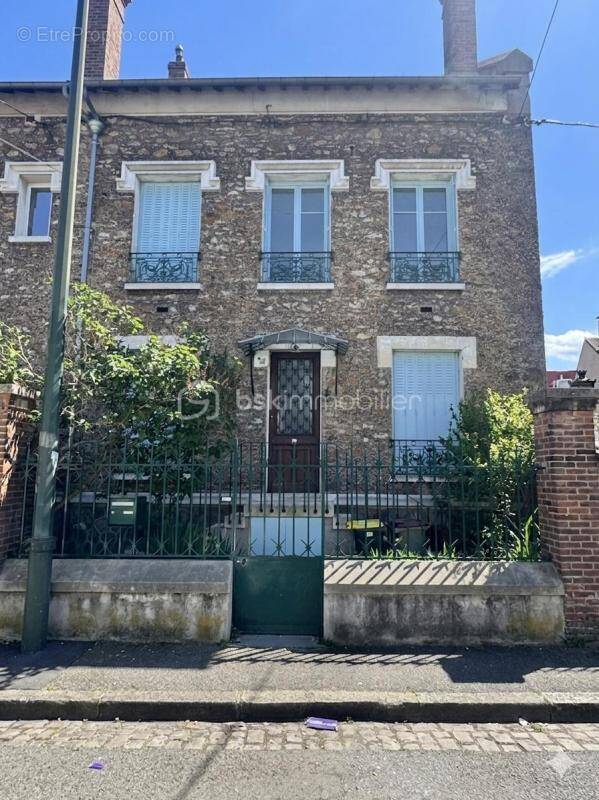 Appartement à CORBEIL-ESSONNES