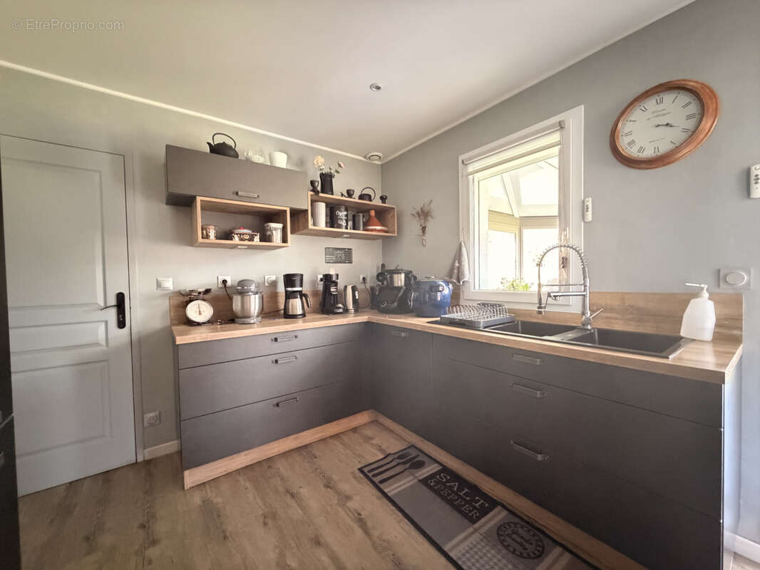 Maison à NEUVILLE-SUR-SARTHE