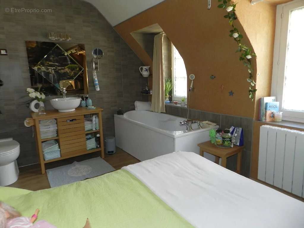 Centre ville, maison entierement restauree avec garage, jardin et jacuzzi. - photo 18