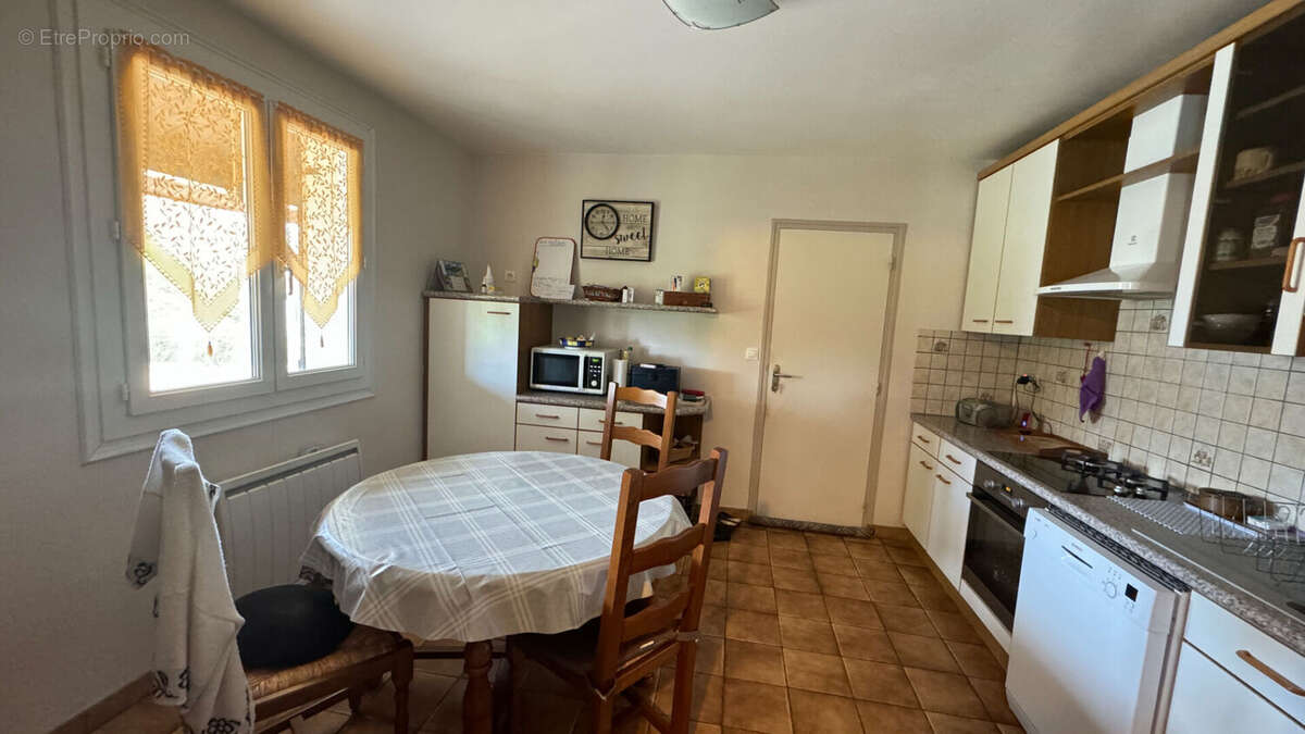 Maison à LA CHAPELLE-TAILLEFERT