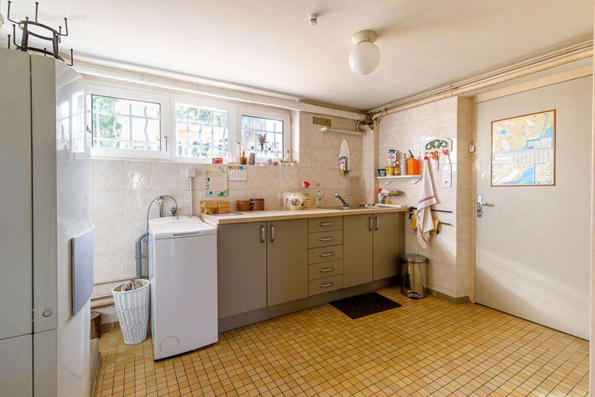 Maison 5 chambres  de 160 m² - CENTRE VILLE - photo 16