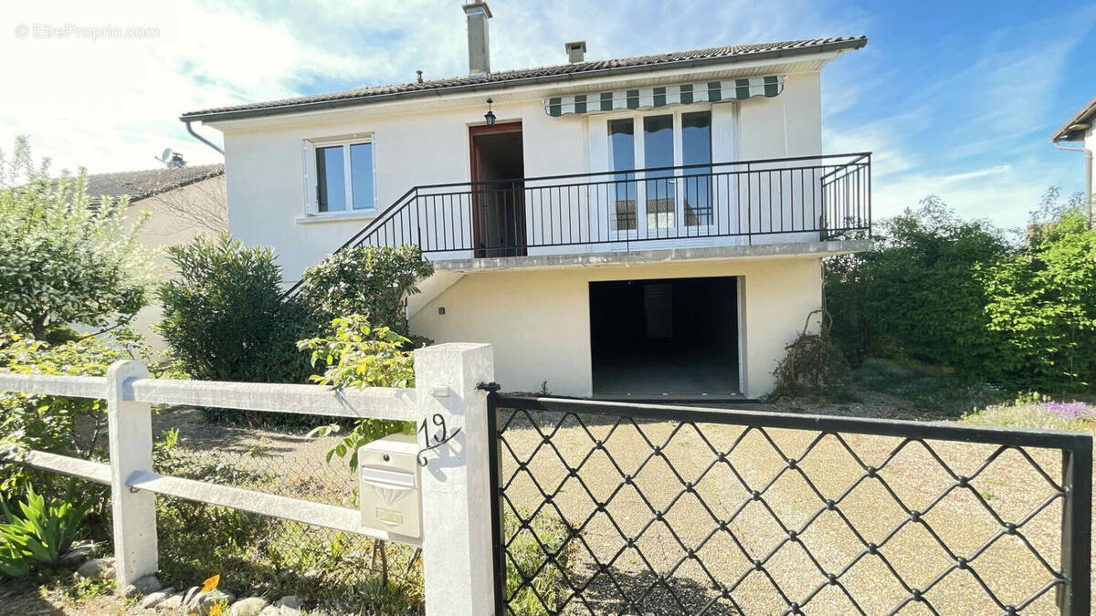 Maison à YZEURE