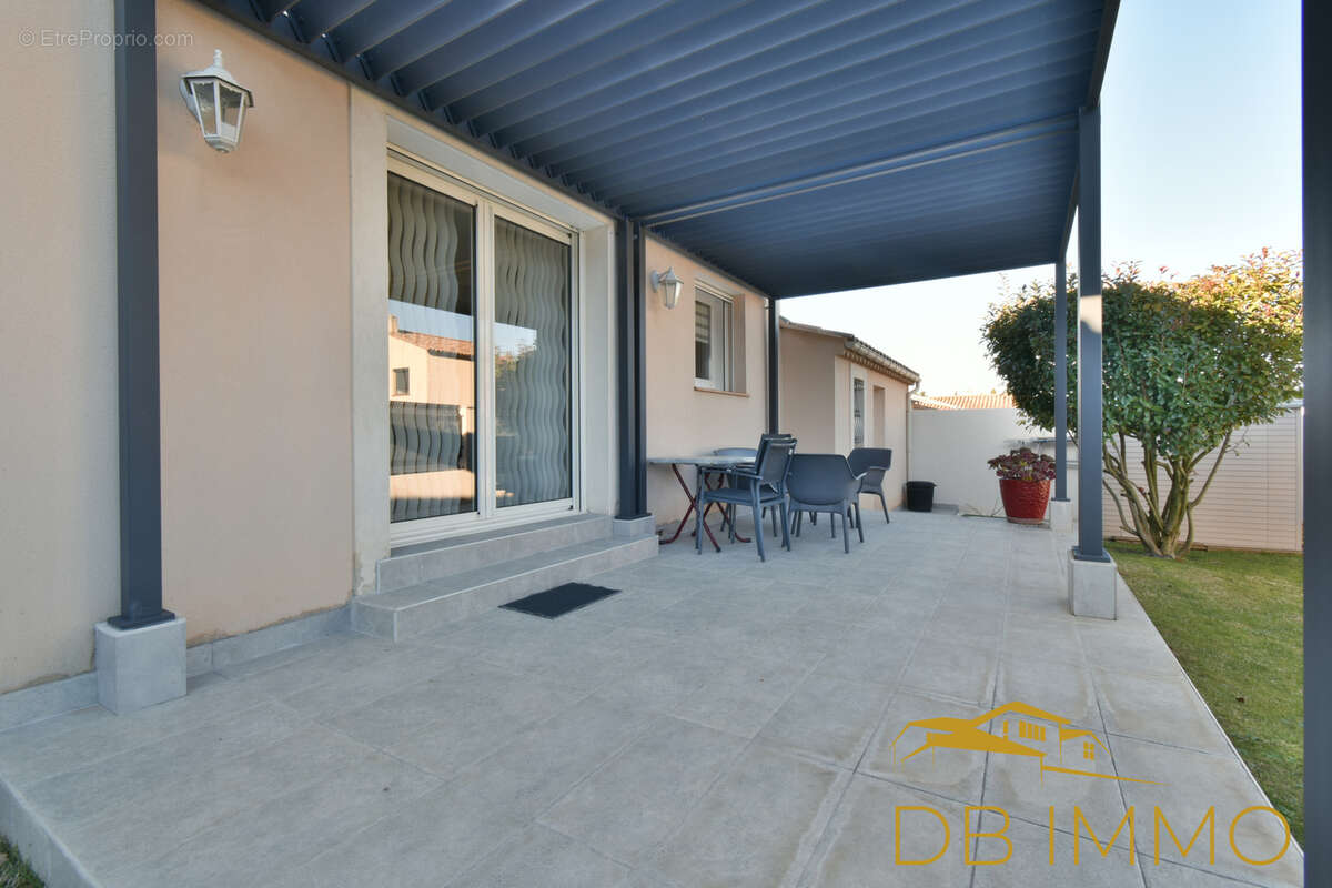 Maison à SAINT-LAURENT-DES-ARBRES