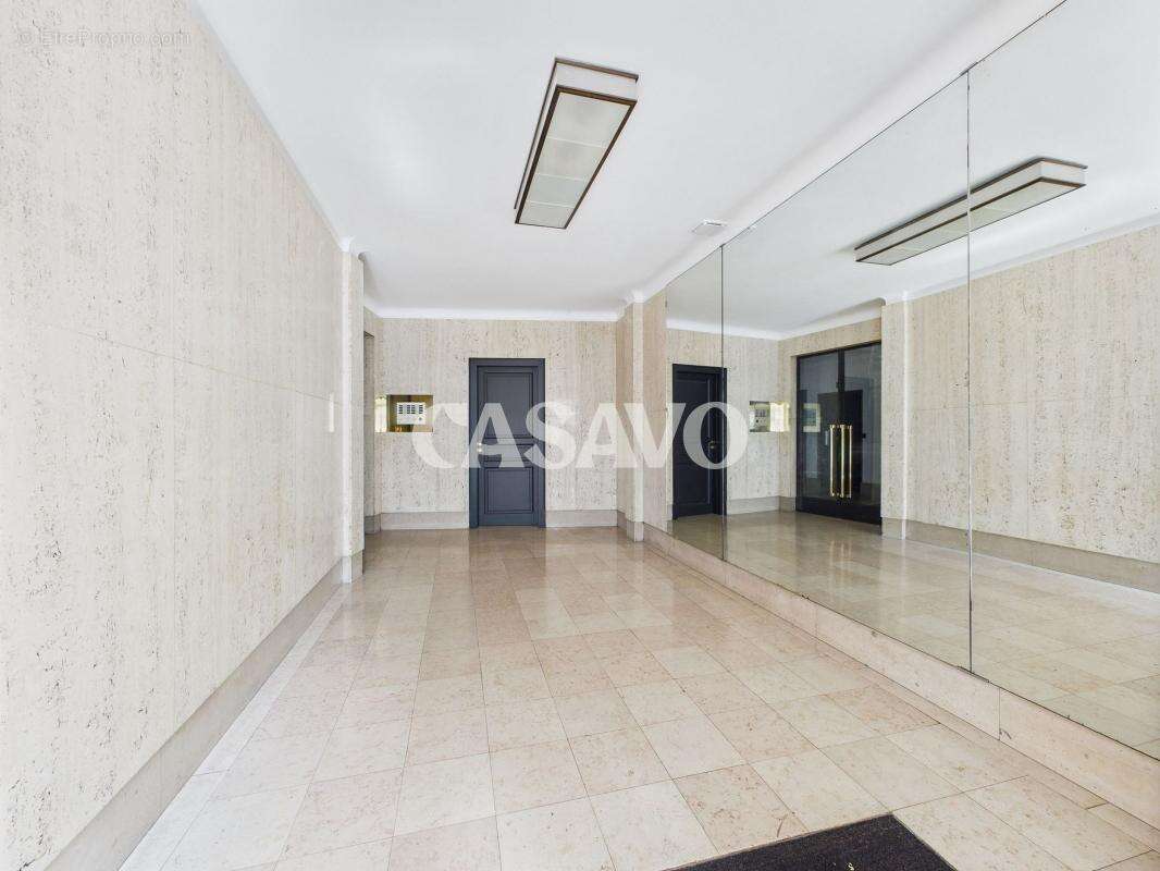Appartement à PARIS-16E