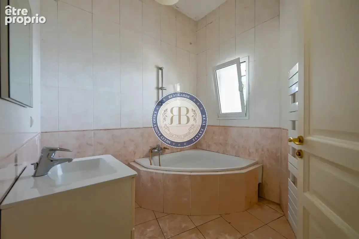 Aux portes de Valbonne – Villa néo-provençale de 192 m²– Panorama d'exception – Terrain de 4 928 m². - photo 12