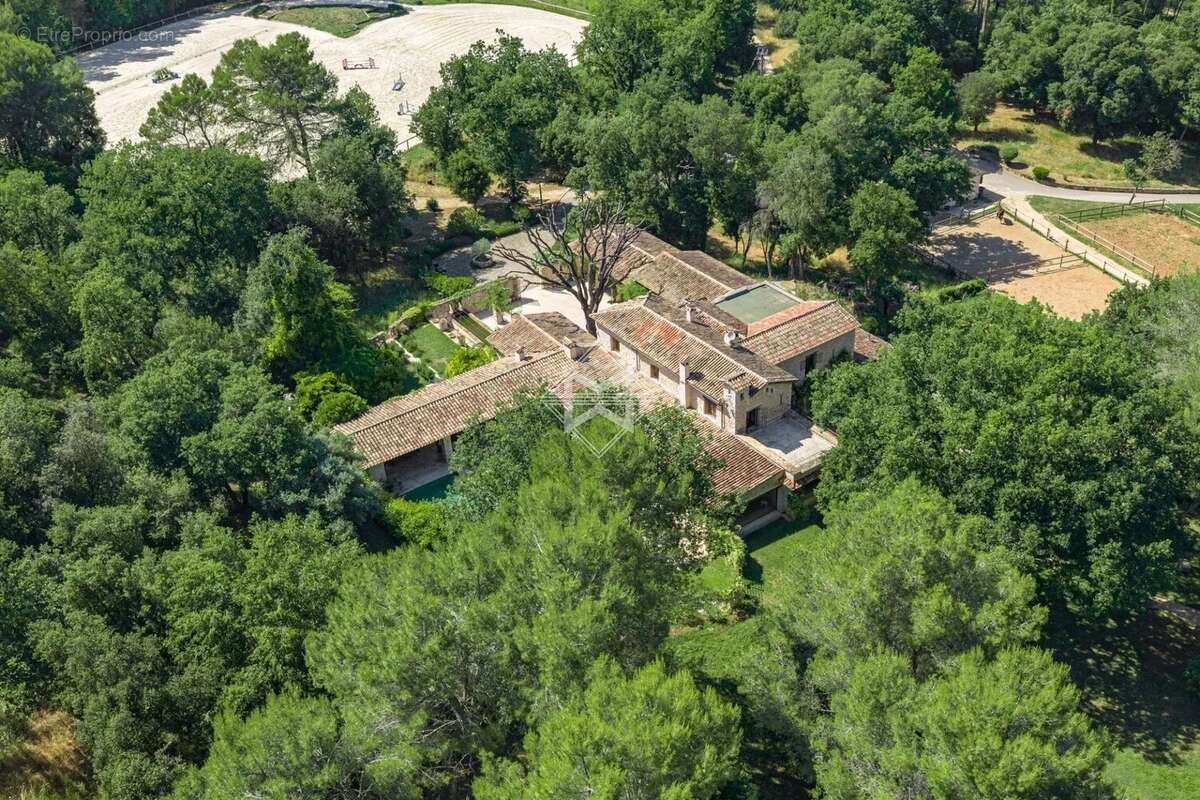 Maison à ROQUEFORT-LES-PINS
