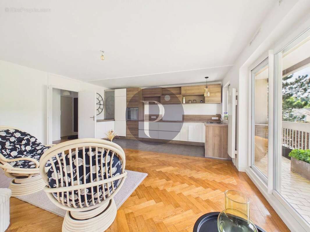 Appartement à VERRIERES-LE-BUISSON