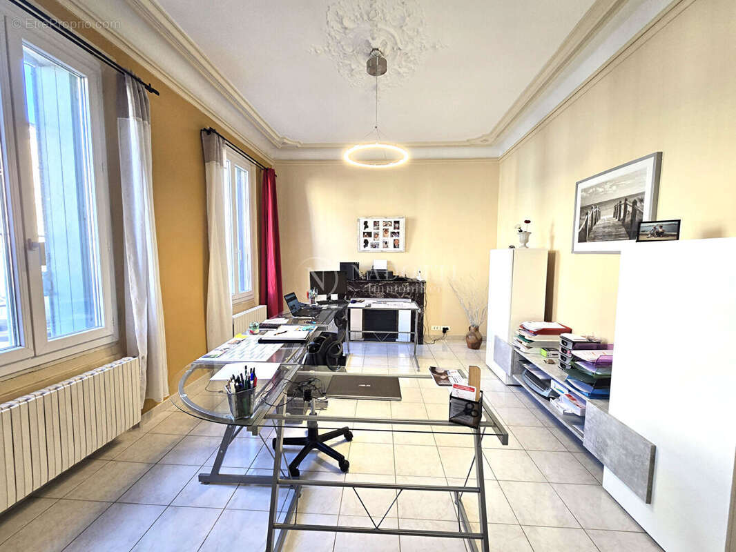 Immeuble haussmannien de 400m² APT - photo 8