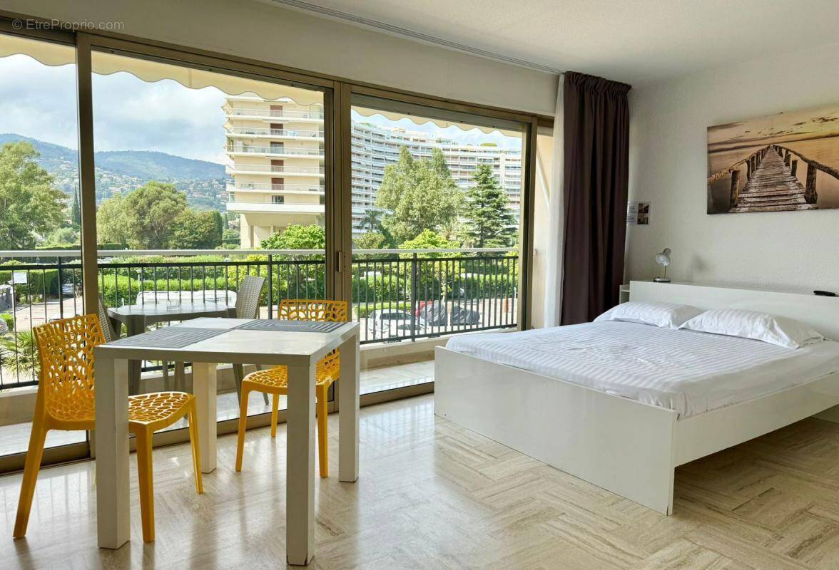 Appartement à MANDELIEU-LA-NAPOULE