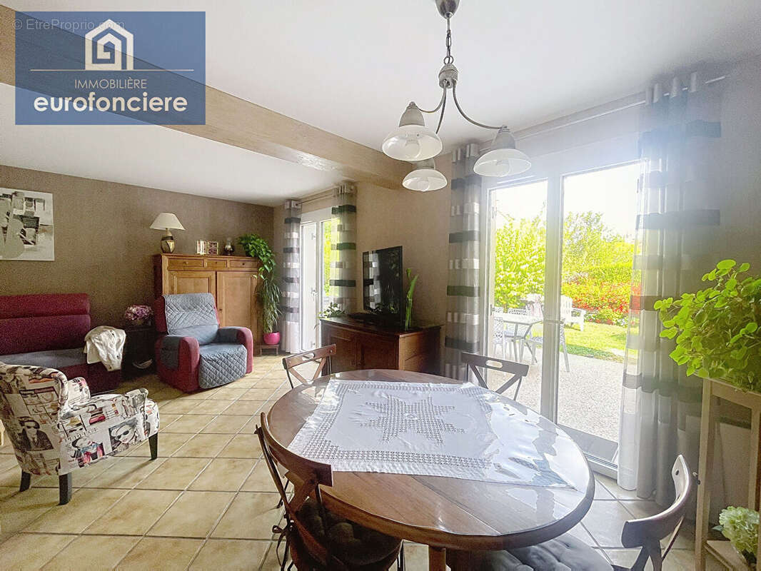 Maison à SAINTE-SAVINE