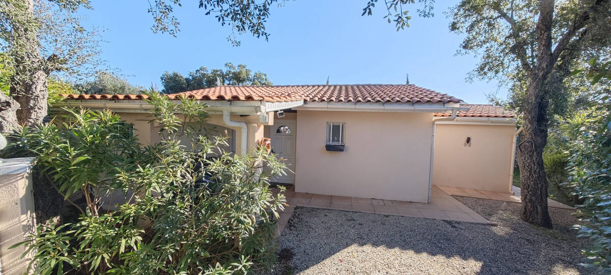 Maison à ROQUEBRUNE-SUR-ARGENS