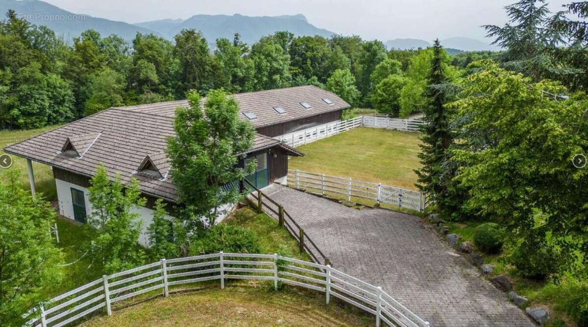 Maison 3200 m² à Annecy  - photo 2