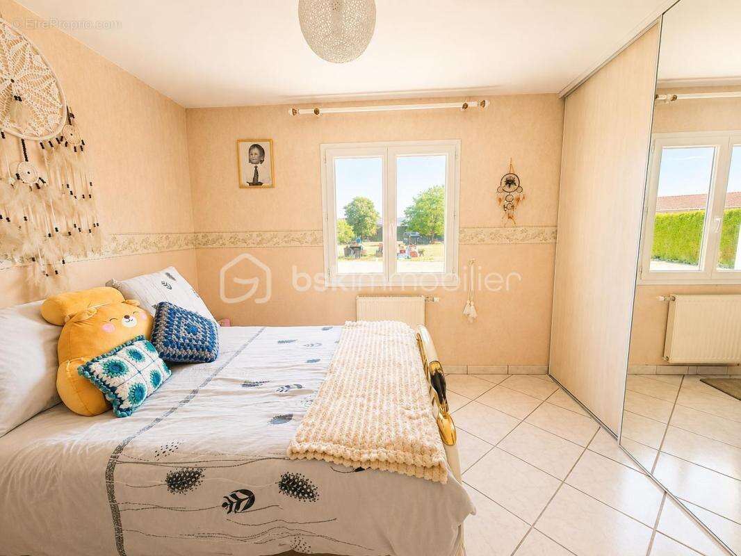 Maison familiale de plain-pied de 170 m² avec 2 830 m² de terrain - photo 7
