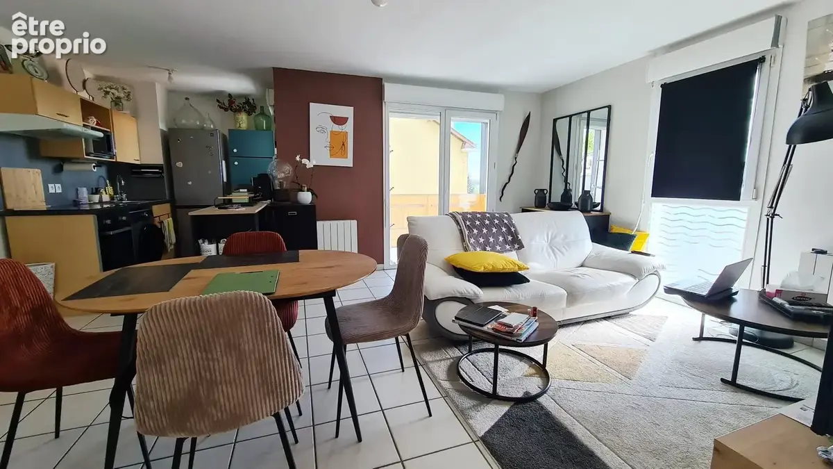 Appartement T2bis à vendre loué à Vichy, balcon et parking. - photo 2