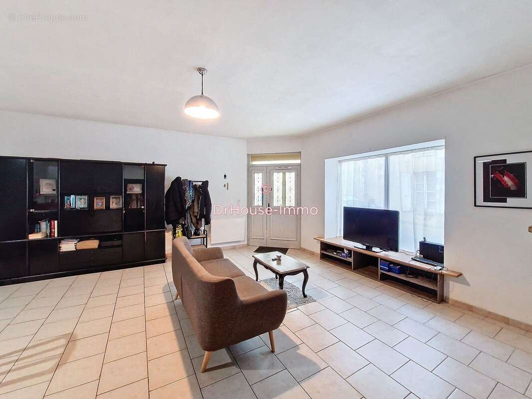 Maison à CHAMPDENIERS-SAINT-DENIS