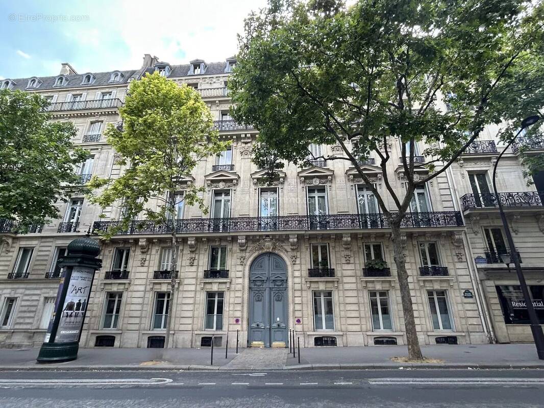 Appartement à PARIS-8E